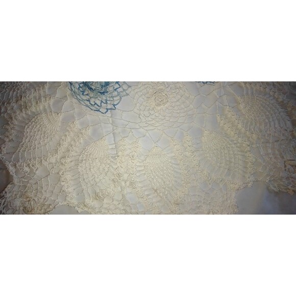 XLarge 26" Vintage Hand Crocheted Centerpiece Doily Blue White Ombre 3D - Picture 6 of 10